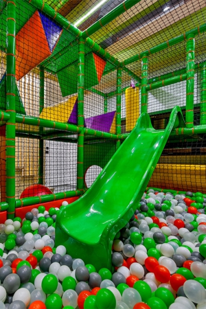 Małpi gaj oraz sala zabaw dla dzieci!